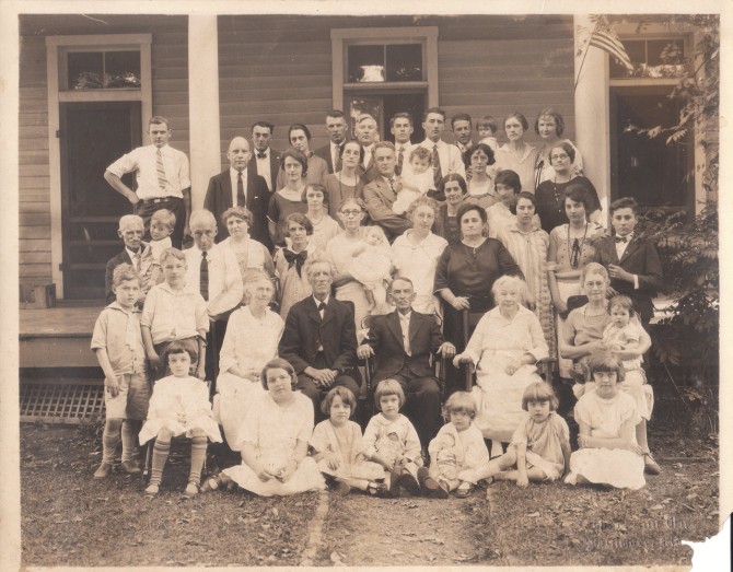 The Fleagle clan at Colonial Park, 1925. 